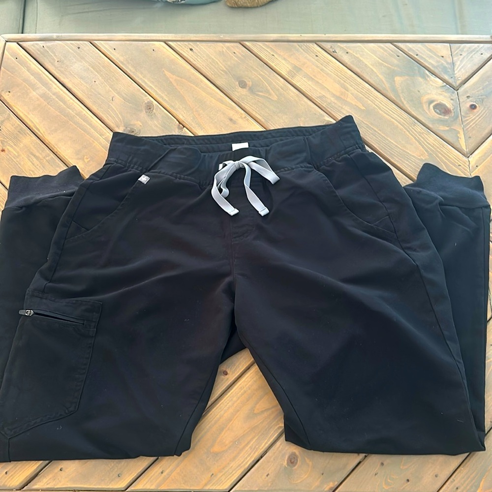 Women’s Figs scrub set, jogger pant. Black. Med. used.